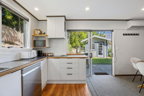 Photo of property in 2 Evergreen Place, Sunshine Bay, Queenstown, 9300