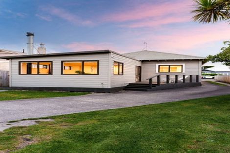 Photo of property in 380 Bay View Road, Saint Clair, Dunedin, 9012