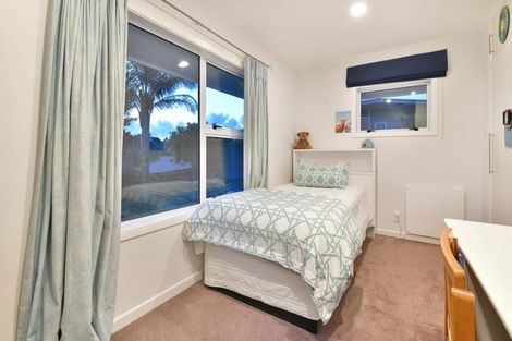 Photo of property in 1/56 Woodlands Crescent, Browns Bay, Auckland, 0630
