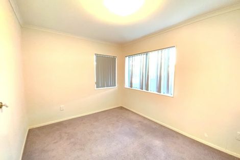 Photo of property in 11 Newbegin Place, Weymouth, Auckland, 2103