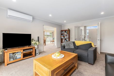 Photo of property in 31 Aspiring Terrace, Aotea, Porirua, 5024