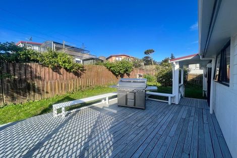 Photo of property in 1/9 Thistledew Place, Bayview, Auckland, 0629