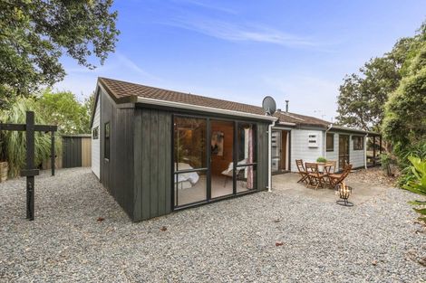Photo of property in 2 Flaxmere Street, Waikanae Beach, Waikanae, 5036