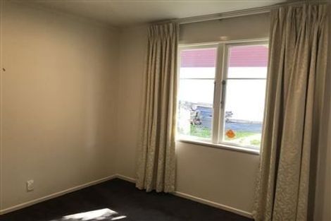 Photo of property in 27 Ellice Road, Totara Vale, Auckland, 0629