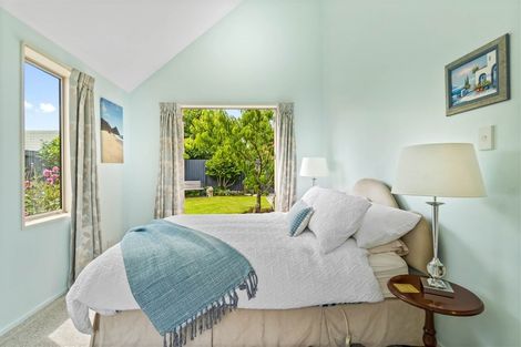 Photo of property in 33 Acorn Close, Waltham, Christchurch, 8023