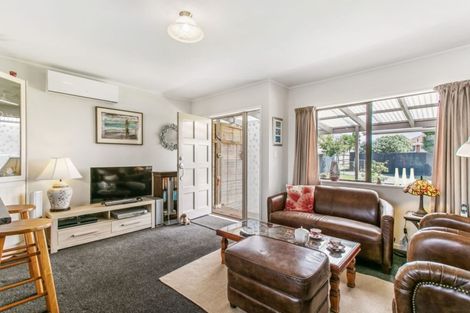 Photo of property in 1/6 Wayne Drive, Mangere, Auckland, 2022