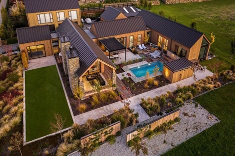 Photo of property in 14 Deans Drive, Wanaka, 9305