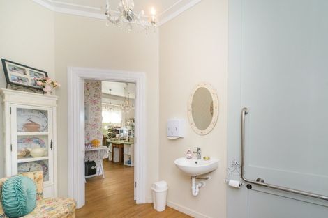 Photo of property in 89 Bridge Street, Bulls, 4818