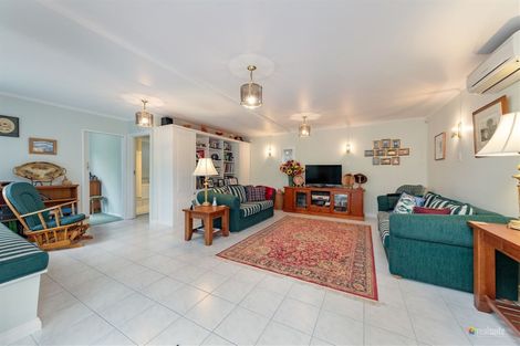 Photo of property in 15 Maple Grove, Maungaraki, Lower Hutt, 5010