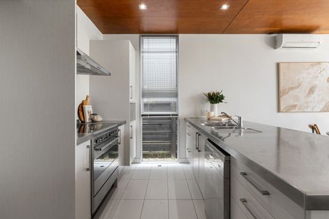 Photo of property in 12/3 Severn Street, Island Bay, Wellington, 6023