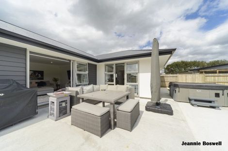 Photo of property in 14 Freedom Drive, Kelvin Grove, Palmerston North, 4414