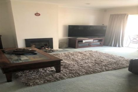 Photo of property in 14 Corta Bella Place, Golflands, Auckland, 2013
