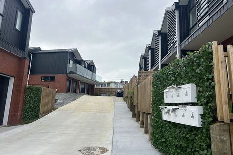 Photo of property in 9/233 Great North Road, Henderson, Auckland, 0612