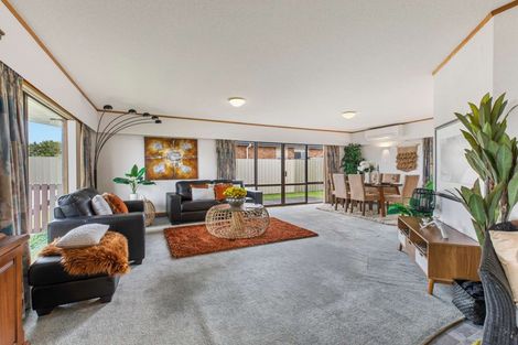 Photo of property in 28 Edgewater Parade, Waiuku, 2123