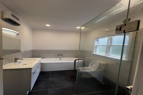 Photo of property in 11 Otahuri Crescent, Greenlane, Auckland, 1051