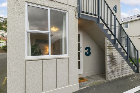 Photo of property in 3/127 Queens Drive, Lyall Bay, Wellington, 6022