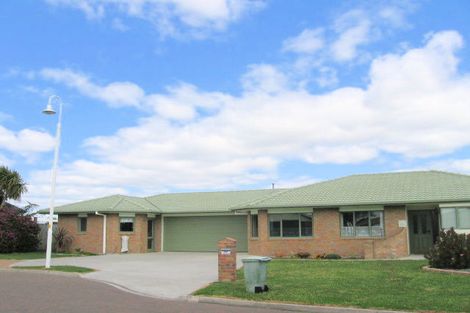Photo of property in 27 Larisa Grove, Papamoa Beach, Papamoa, 3118