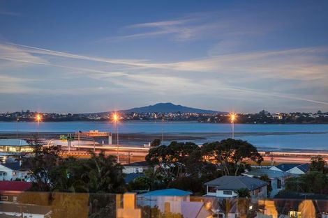 Photo of property in 99a Queen Street, Northcote Point, Auckland, 0627