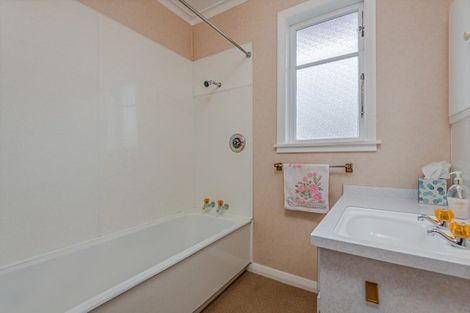 Photo of property in 18 Gloucester Street, Takaro, Palmerston North, 4412