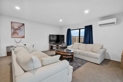 Photo of property in 1 Molesworth Street, Carterton, 5713