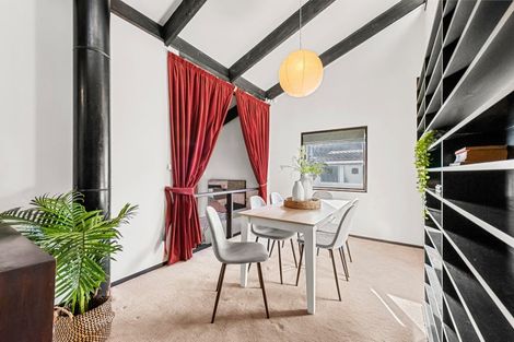 Photo of property in 8 Freemans Way, Pinehaven, Upper Hutt, 5019