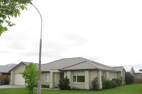 Photo of property in 2 Sheraton Place, Redwood, Christchurch, 8051