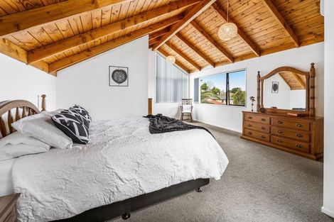 Photo of property in 32 Marina View Drive, West Harbour, Auckland, 0618