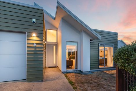 Photo of property in 6 Grace Cove, Aotea, Porirua, 5024