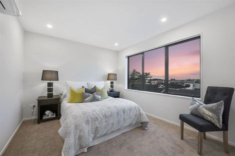 Photo of property in 28e Walker Road, Point Chevalier, Auckland, 1022