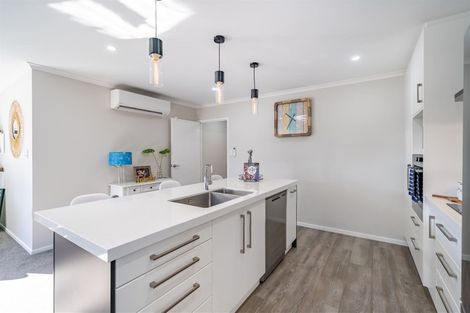 Photo of property in 16 Pattullo Crescent, Wallaceville, Upper Hutt, 5018