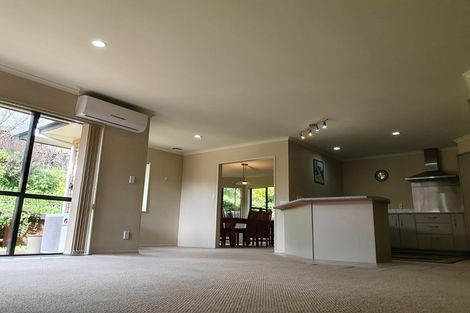 Photo of property in 8 Bokeen Lane, Flat Bush, Auckland, 2019