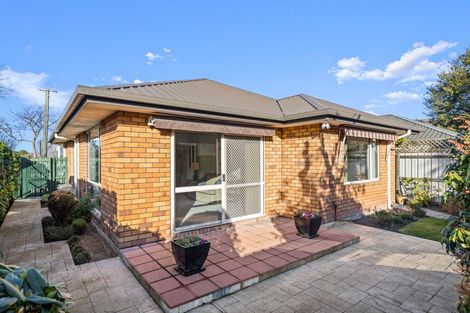 Photo of property in 2/15 Withells Road, Avonhead, Christchurch, 8042