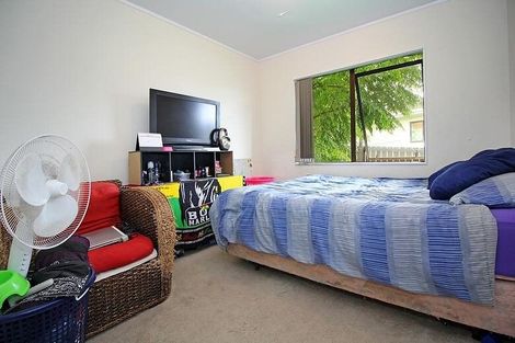 Photo of property in 2/38 Maplesden Drive, Clendon Park, Auckland, 2103