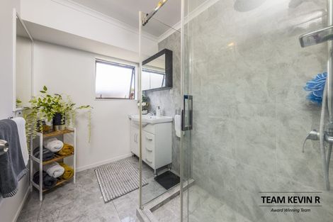 Photo of property in 10 Royalpark Place, Favona, Auckland, 2024