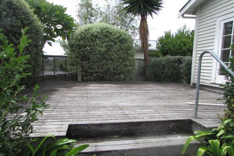 Photo of property in 35 Clayburn Road, Glen Eden, Auckland, 0602