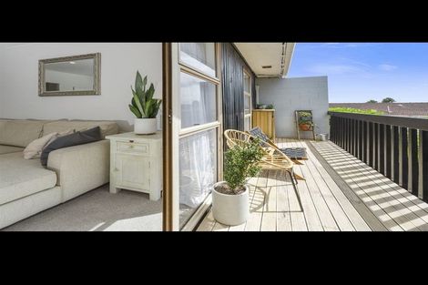Photo of property in 3/57 Lake Road, Devonport, Auckland, 0624