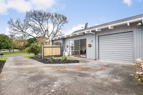 Photo of property in 1/54 Ray Small Drive, Pahurehure, Papakura, 2113