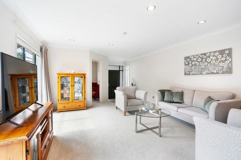 Photo of property in 20 Rising Parade, Fairview Heights, Auckland, 0632