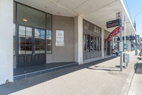 Photo of property in Endeavour Apartments, 8/125 Thorndon Quay, Pipitea, Wellington, 6011