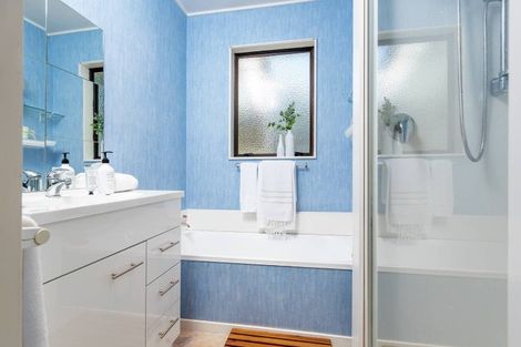 Photo of property in 15 Baillie Crescent, Carterton, 5713