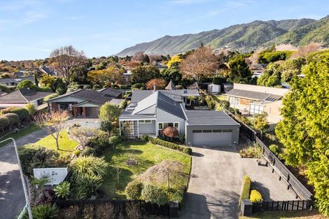 Photo of property in 13 Fleetwood Grove, Waikanae, 5036