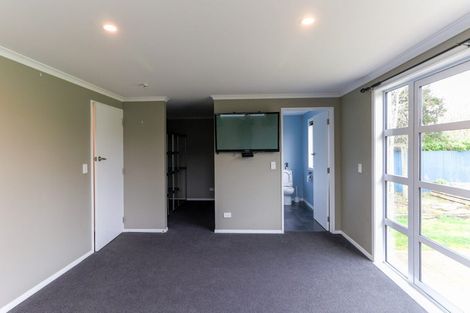 Photo of property in 30 Kilmarnock Street, Wallacetown, 9816