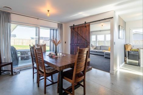 Photo of property in 12 Mahia Lane, Waikanae, 5036