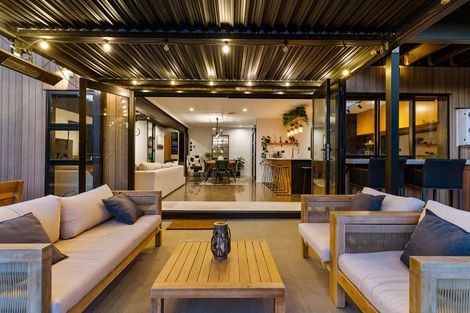 Photo of property in 172 Bleakhouse Road, Mellons Bay, Auckland, 2014