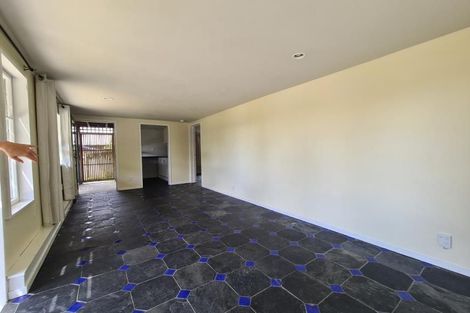 Photo of property in 10 Weatherly Road, Torbay, Auckland, 0630