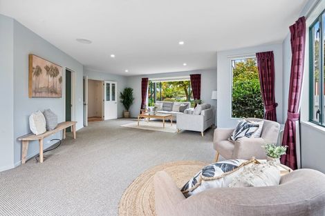 Photo of property in 21 Thornwood Place, Redwood, Christchurch, 8051