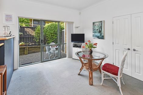 Photo of property in 2/11 The Rosebowl, Sunnyhills, Auckland, 2010