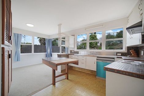 Photo of property in 392 Glenfield Road, Glenfield, Auckland, 0629
