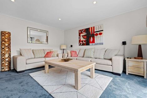 Photo of property in 28 Seabreeze Place, Papamoa Beach, Papamoa, 3118