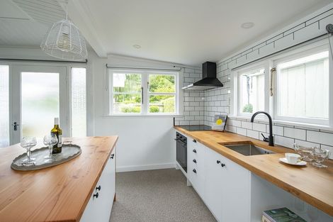 Photo of property in 9 Dickson Street, Macandrew Bay, Dunedin, 9014